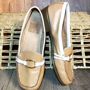 AEROSOLES Women's Tan And White Penny loafers.